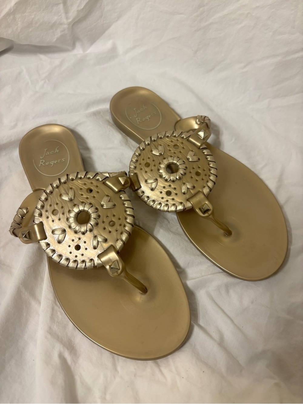 Jack Rogers Metallic Gold Circle Medallion Thong Sandals | Size 5